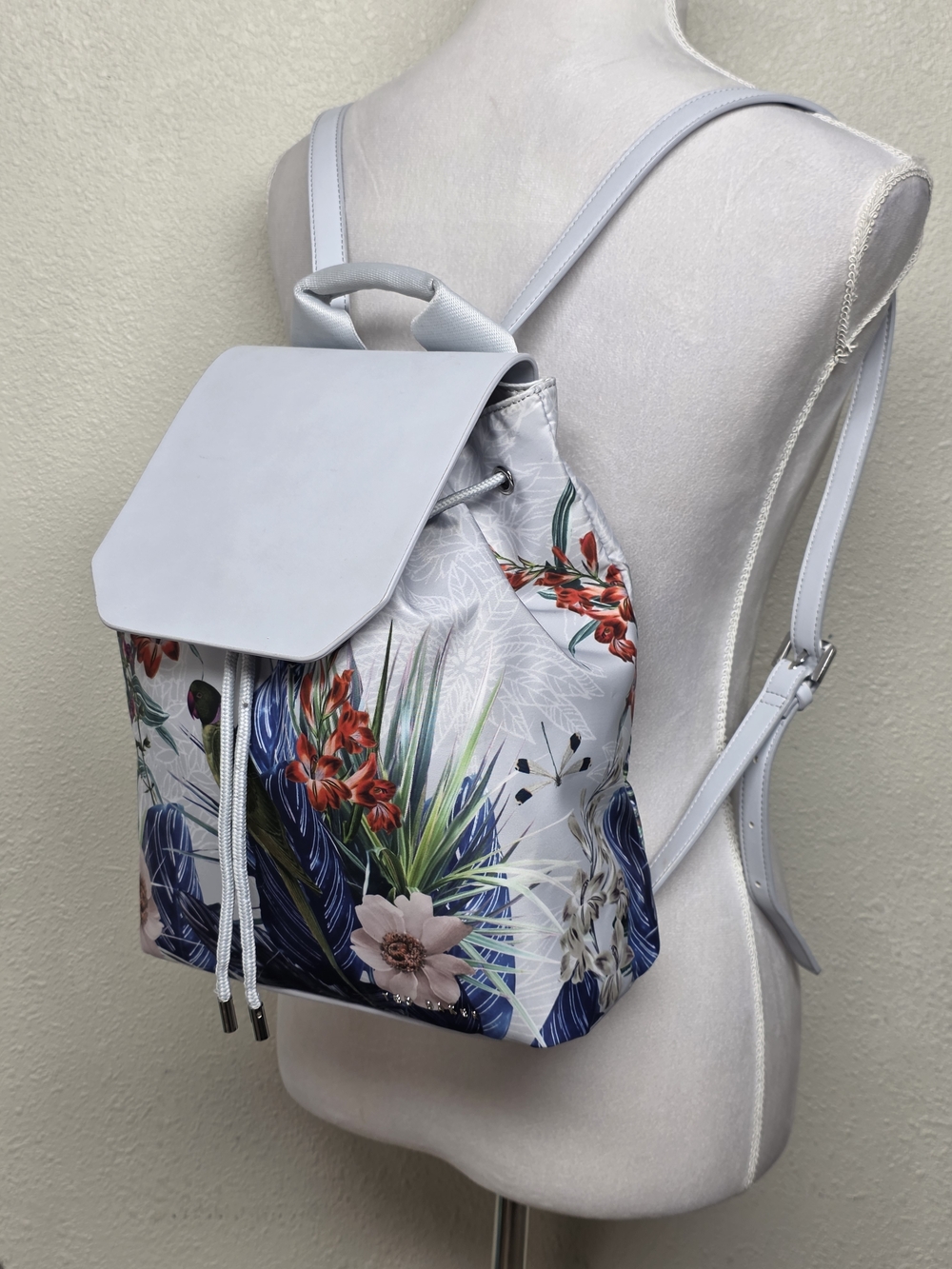 Ted Baker White Floral Parrot Drawstring Backpack - Picture 6 of 10